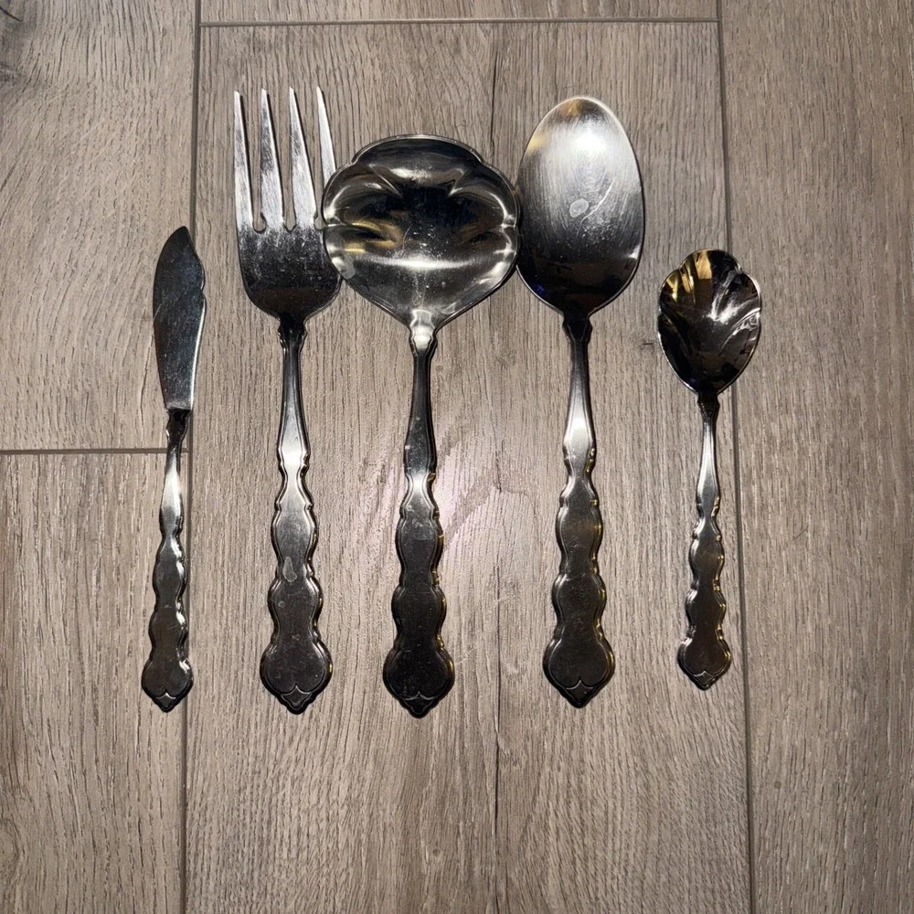 5 PCs Oneida VALERIE Stainless Distinction Deluxe HH Community Hostess‎ Flatware